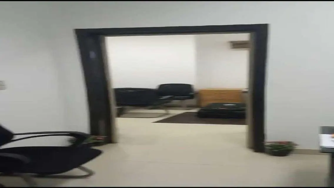 شقة فاخرة للإيجار بمساحة مناسبة وسعر مغري