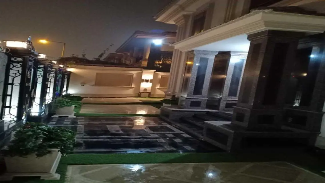 منزل فاخر مع جميع المرافق في موقع متميز