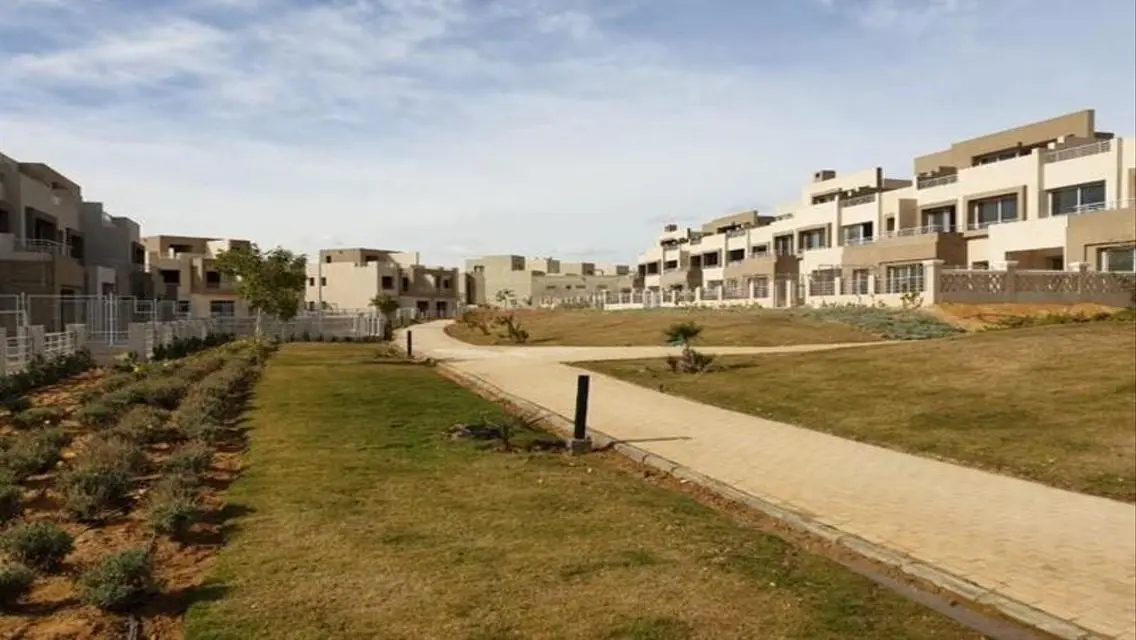 فيلا فاخرة للإيجار مع حديقة ومسبح خاص