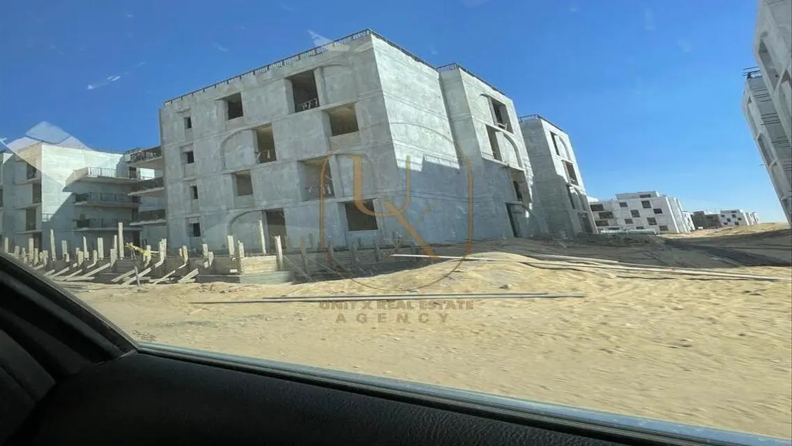 منزل فاخر بمساحة واسعة مع مسبح خاص وحديقة