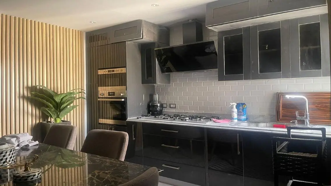 Luxury Apartment with Lake View and Spacious Layout