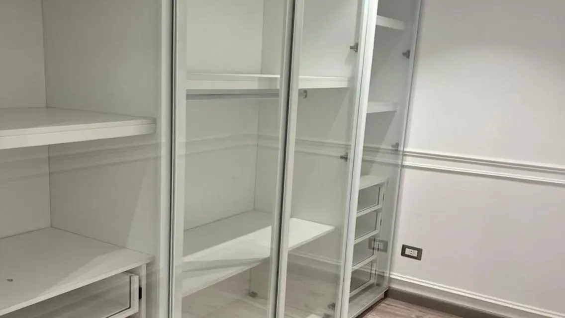 Luxury Apartment with Lake View and Spacious Layout