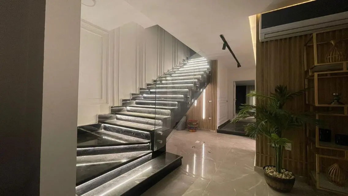 Luxury Apartment with Lake View and Spacious Layout