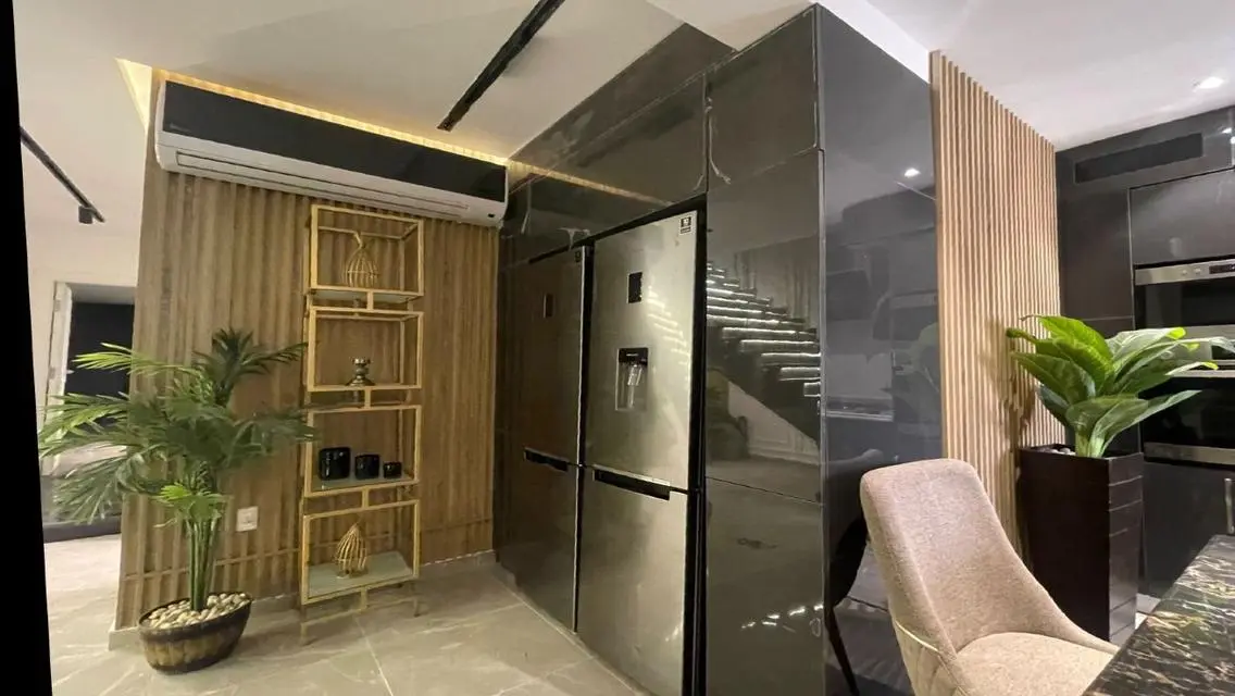 Luxury Apartment with Lake View and Spacious Layout