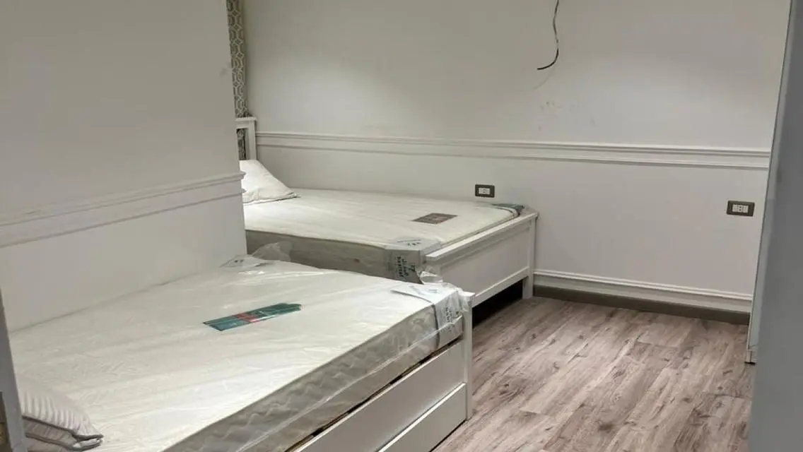 Luxury Apartment with Lake View and Spacious Layout