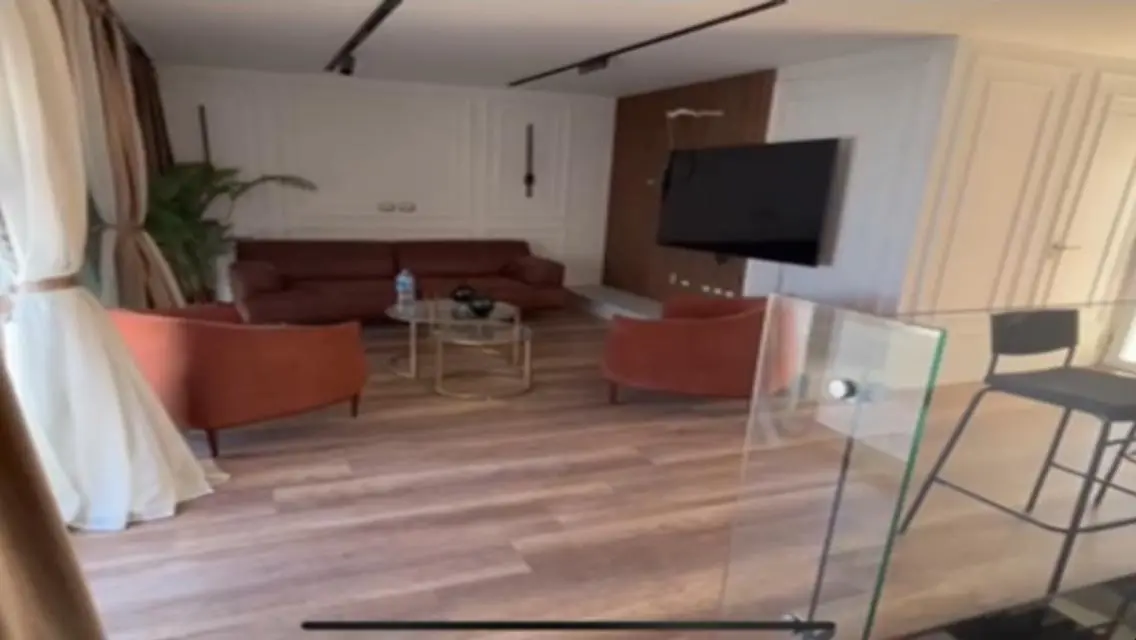 Luxury Apartment with Lake View and Spacious Layout