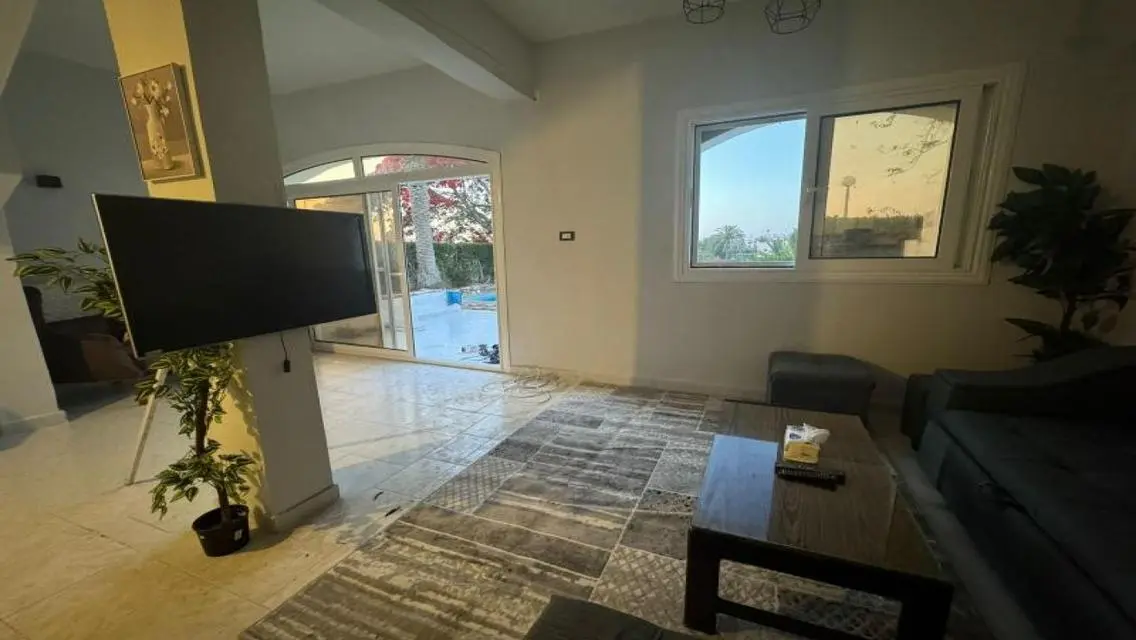 فيلا فاخرة 5 غرف نوم مع ميزات رائعة