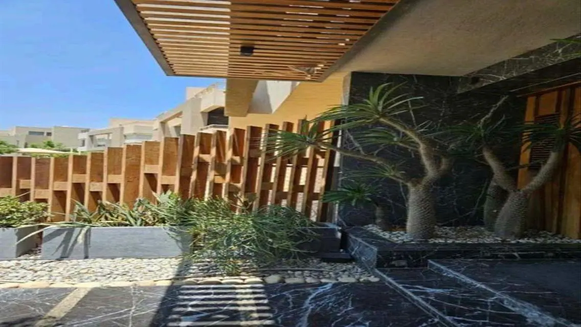 فيلا فاخرة للبيع بمساحة شاسعة