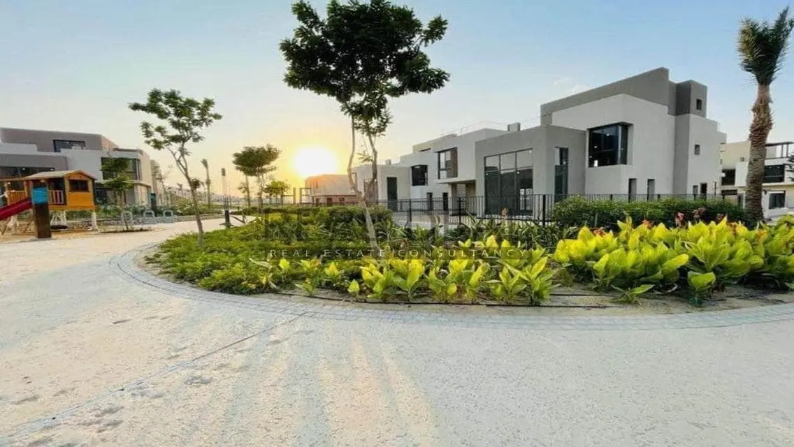 Luxurious Property in Creek Town