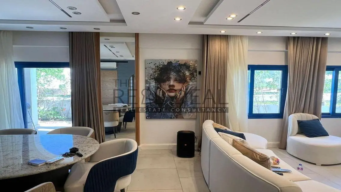 Luxurious Property in Creek Town
