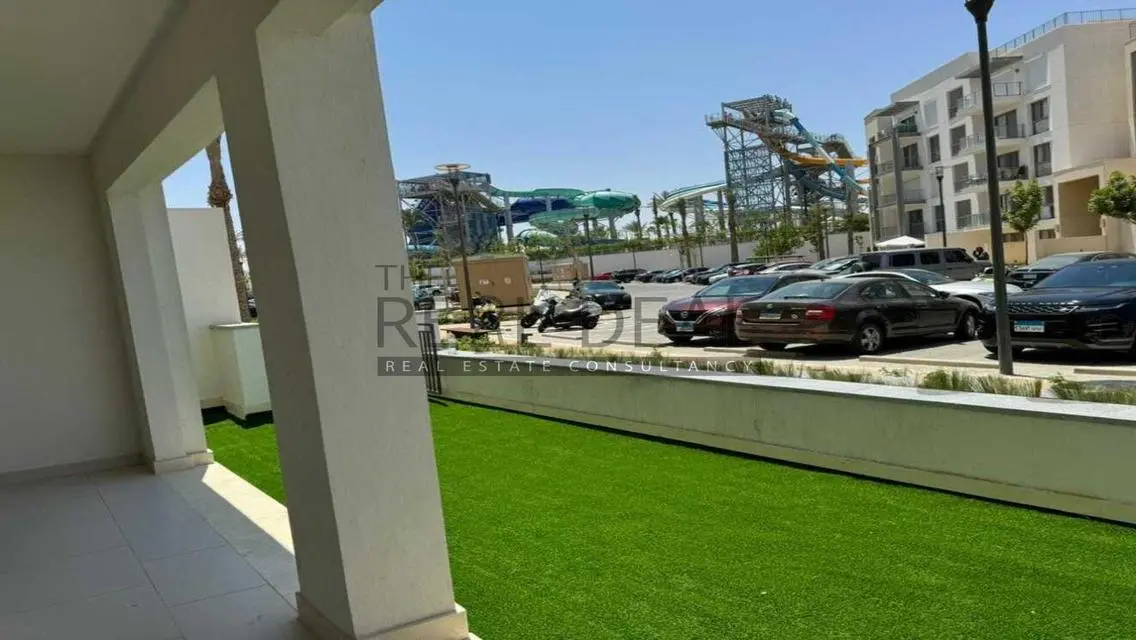 Luxurious Property in Creek Town