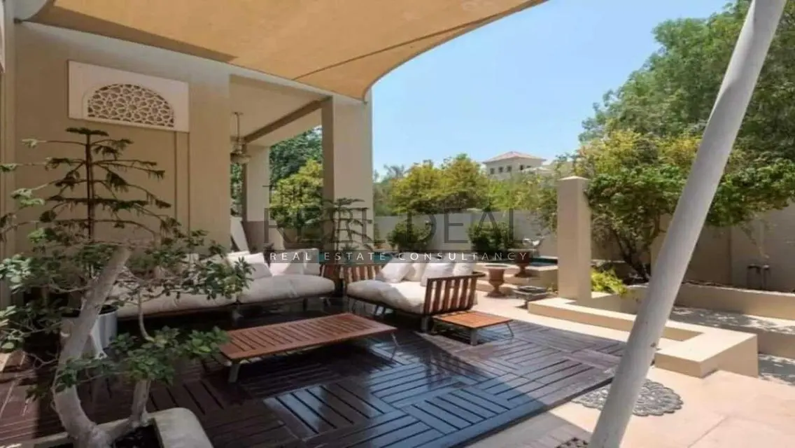 Luxurious Property in Creek Town