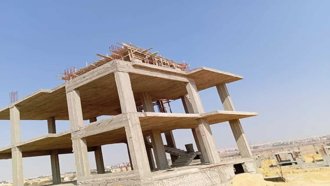فيلا فاخرة للبيع على بحيرات بواجهة رائعة