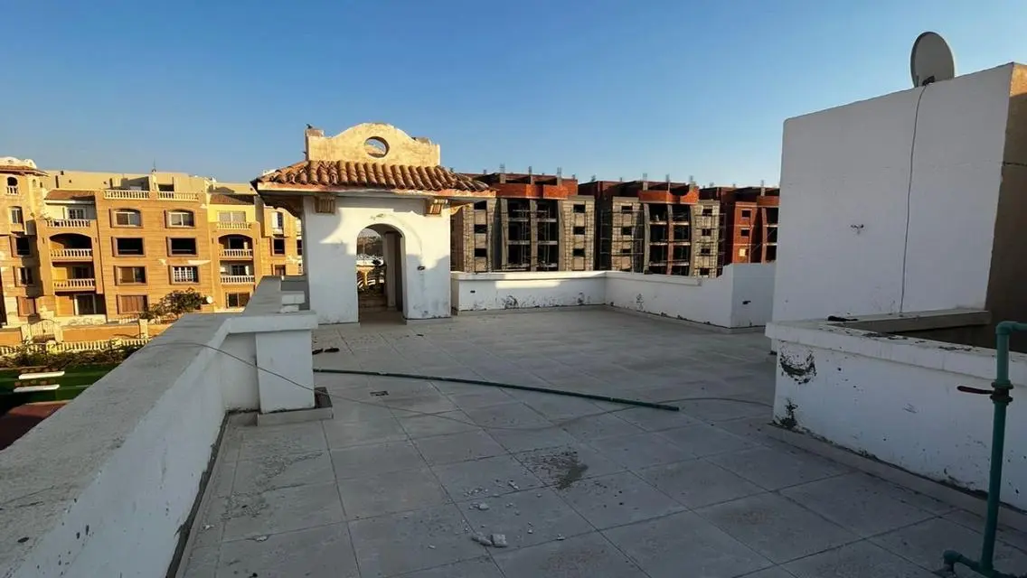 Beautiful Apartment Overlooking Lakes for Sale