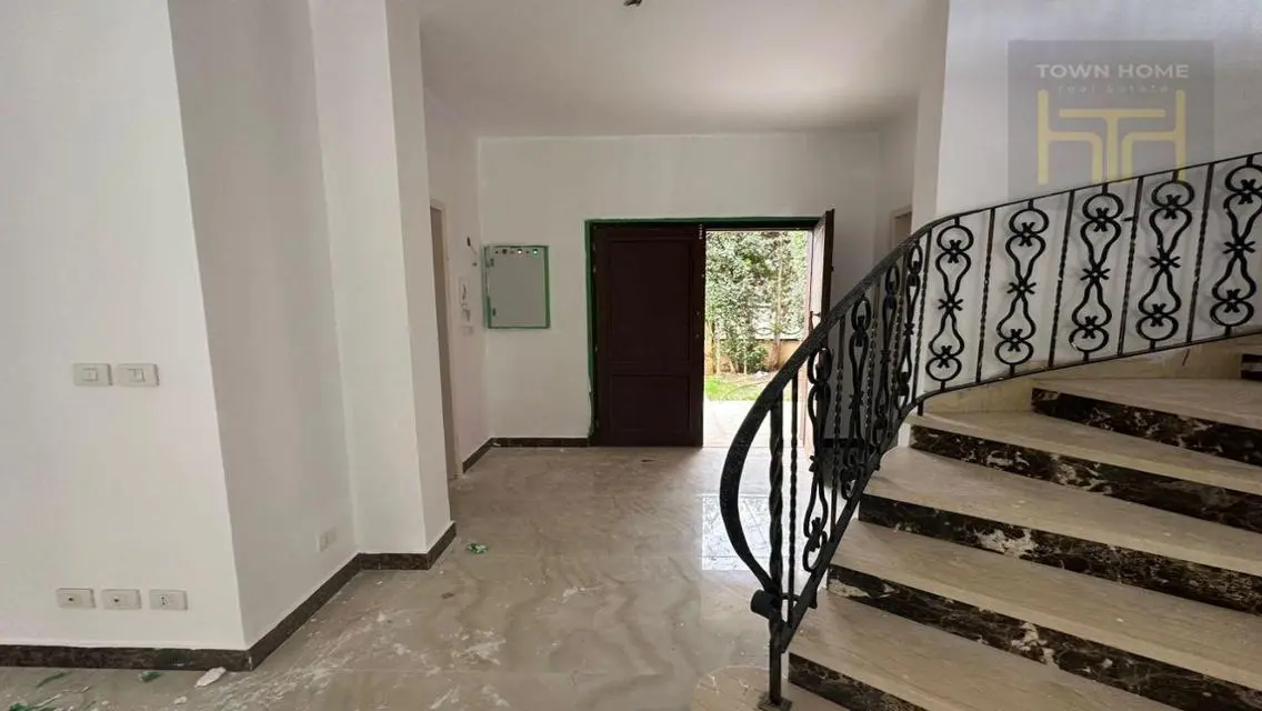 Luxury Apartment with Balcony and Maid Room
