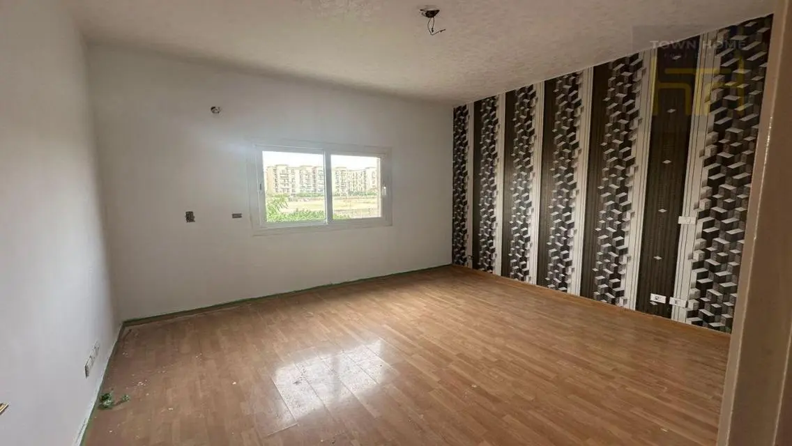 Luxury Apartment with Balcony and Maid Room