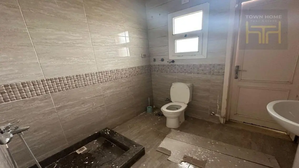 Luxury Apartment with Balcony and Maid Room