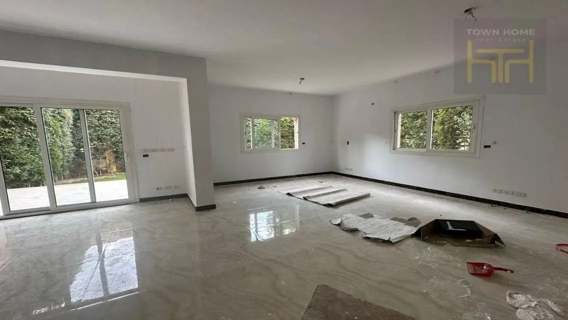 Luxury Apartment with Balcony and Maid Room