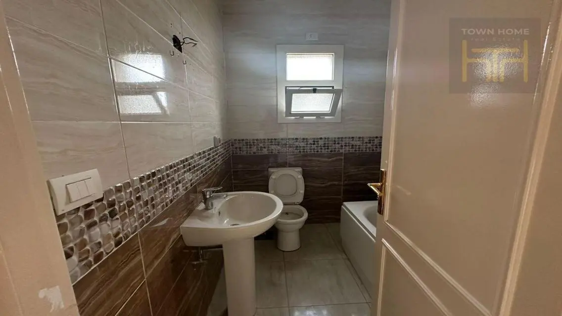 Luxury Apartment with Balcony and Maid Room