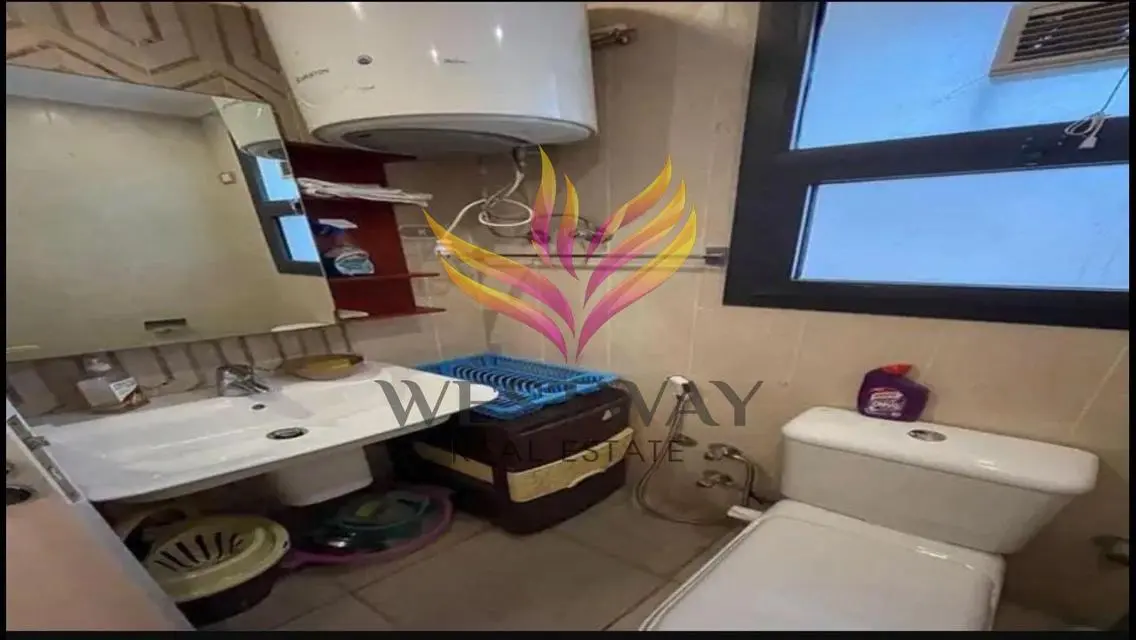 شقة فاخرة للإيجار مع شرفة بمشهد رائع