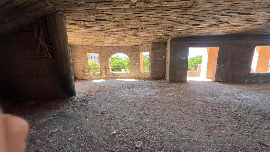 Luxury Apartment for Sale - 450 Meters in the Heart of the City
