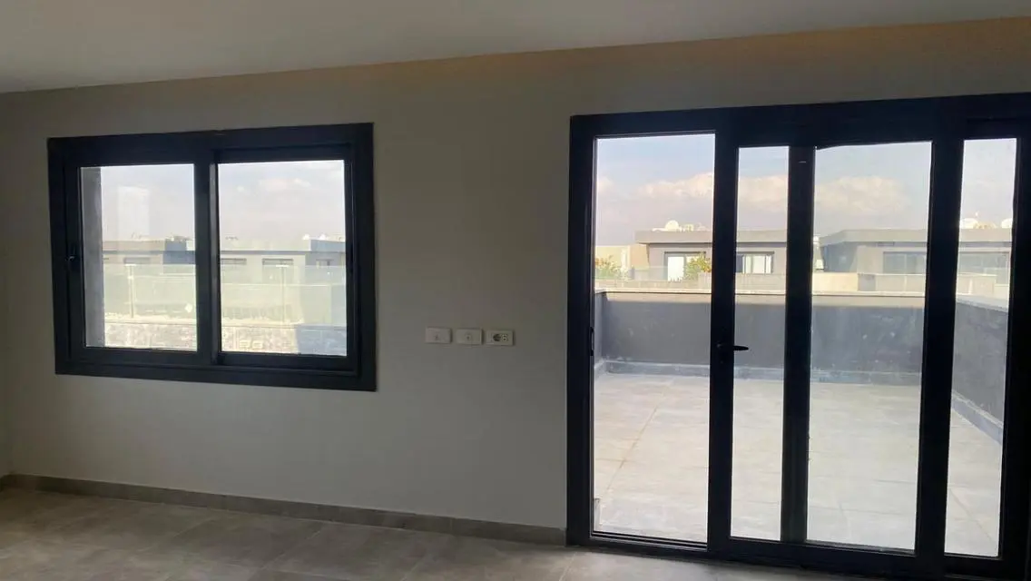 عقار فاخر مع إطلالات خلابة على البحيرات