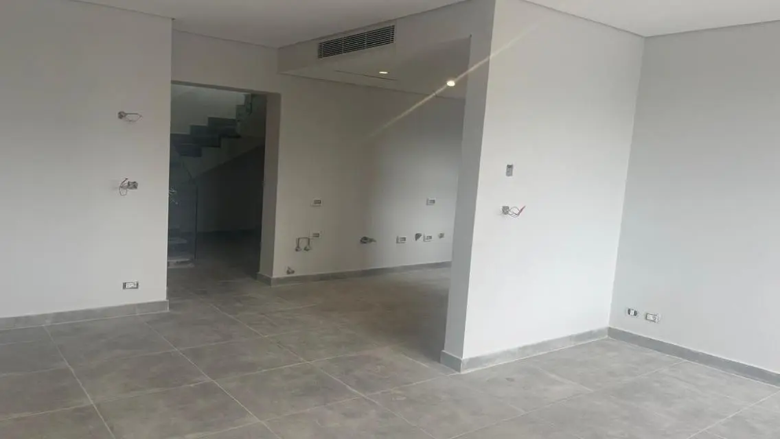عقار فاخر مع إطلالات خلابة على البحيرات