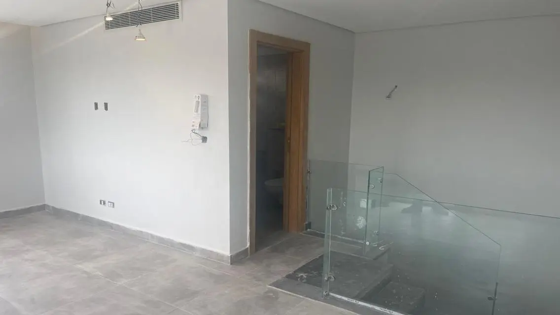 عقار فاخر مع إطلالات خلابة على البحيرات