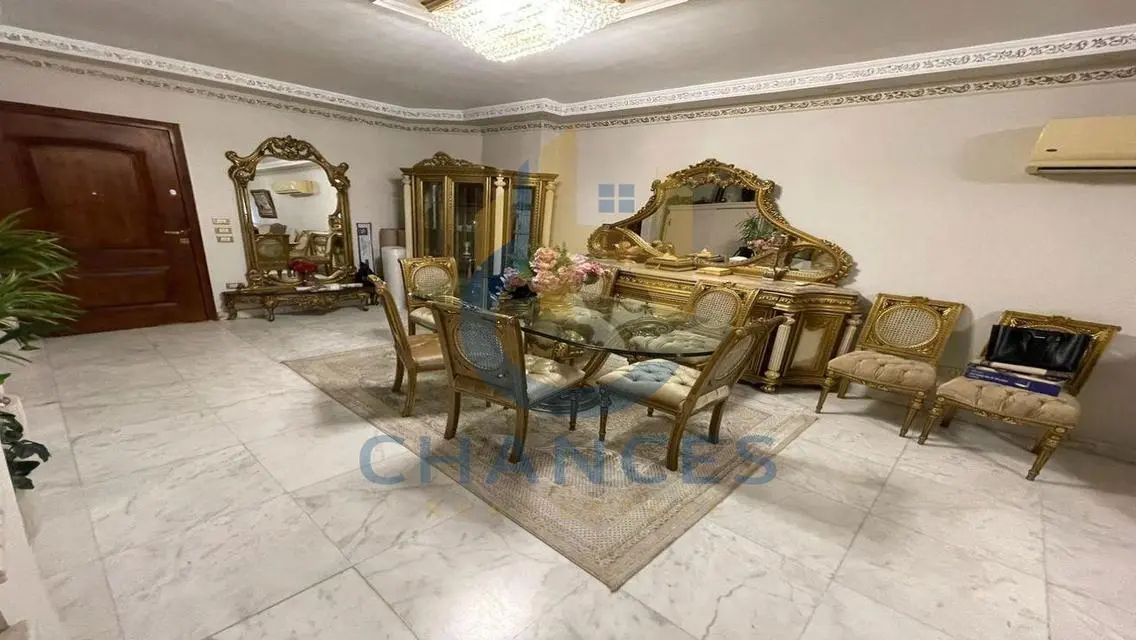 شقة فاخرة 300 متر في قلب المدينة للبيع