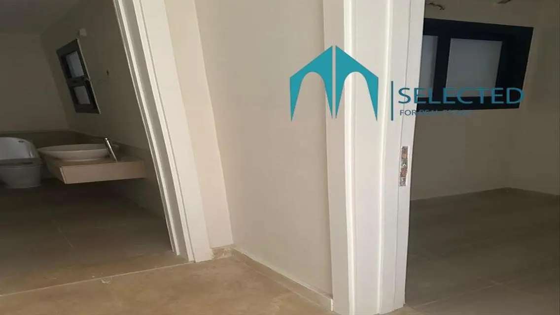 شقة رائعة للبيع بمساحة واسعة