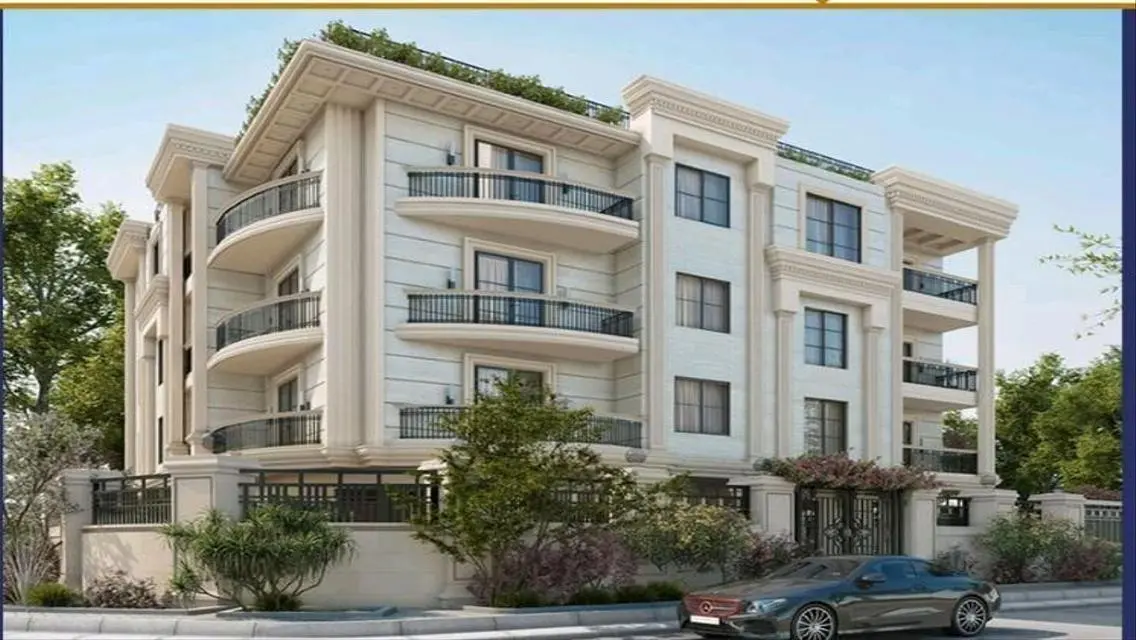 Luxurious Villa with Private Pool and Garden in the Heart of the City