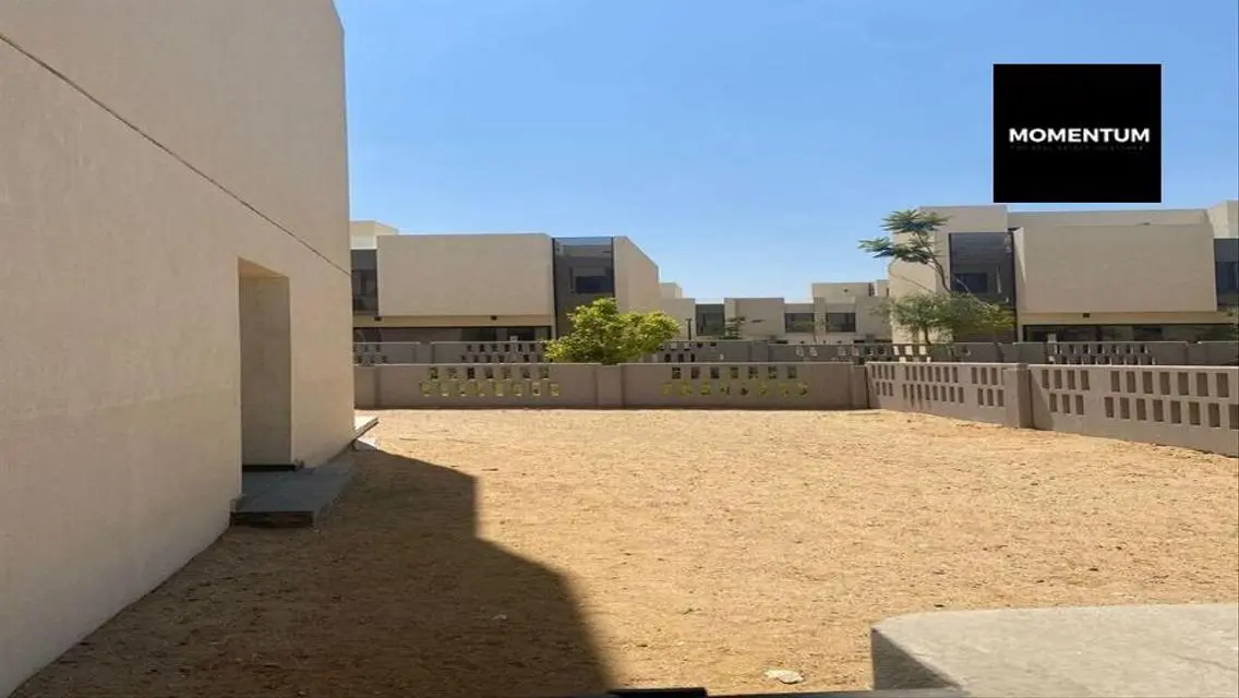 شقة فاخرة بحجم كبير مع شرفة وحارس أمن