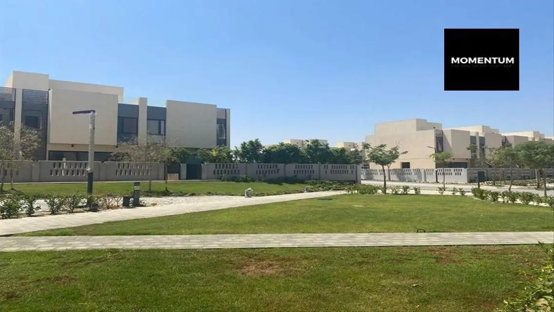 شقة فاخرة بحجم كبير مع شرفة وحارس أمن