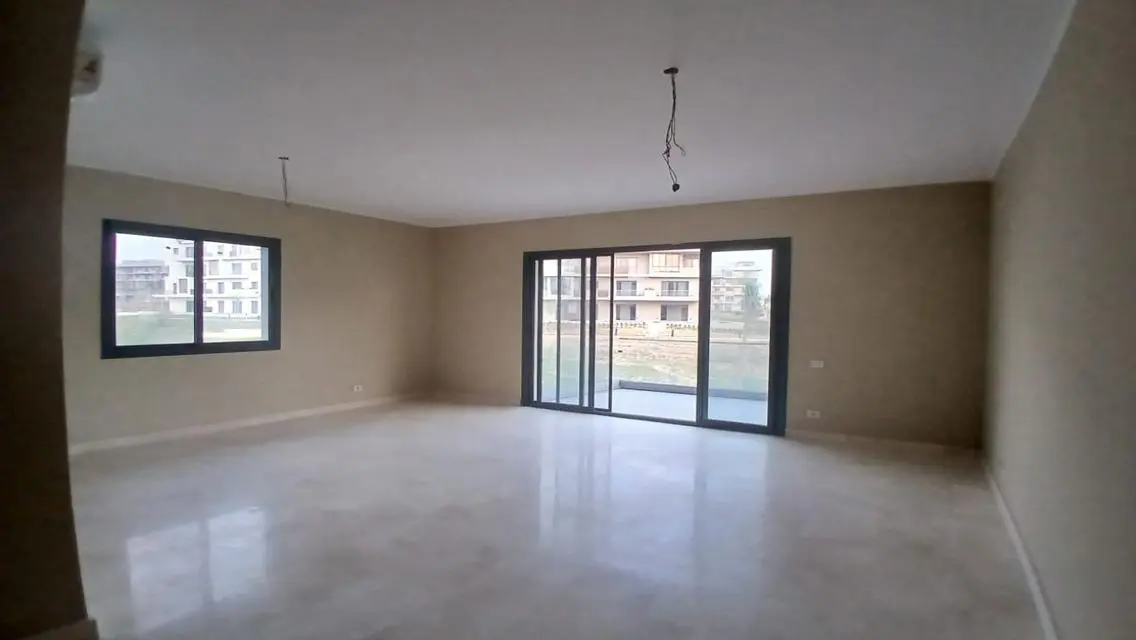 فيلا فاخرة للإيجار في V-Residence