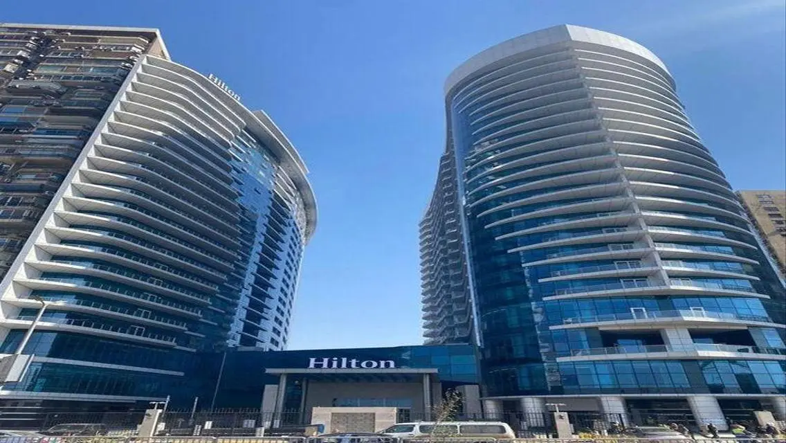عقار فاخر للبيع بمسبح خاص وحديقة