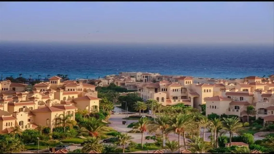 مجموعة تجارية فريدة بمساحة مميزة ووسائل راحة فاخرة