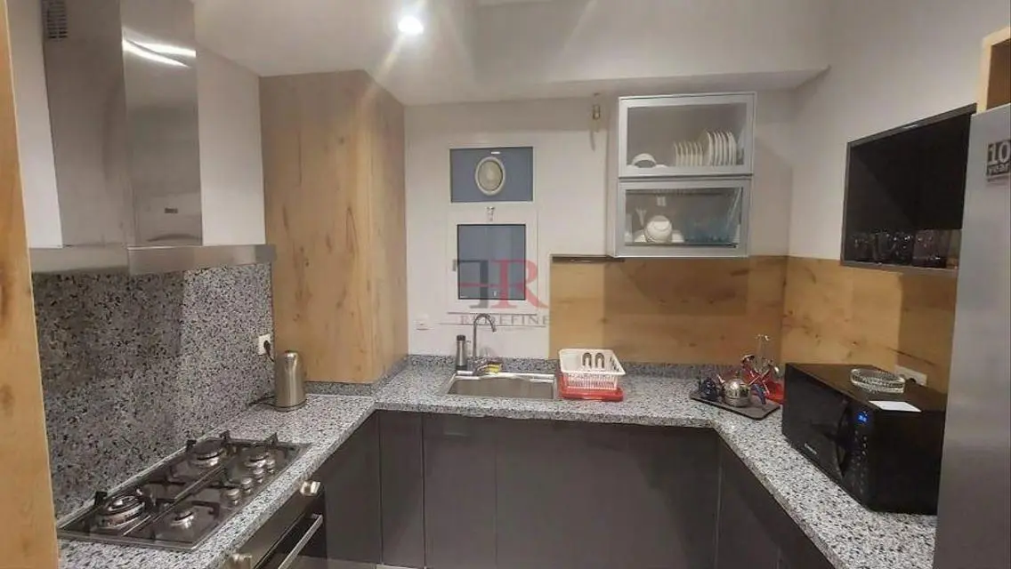 Stylish Apartment for Rent with Study Room and Balcony