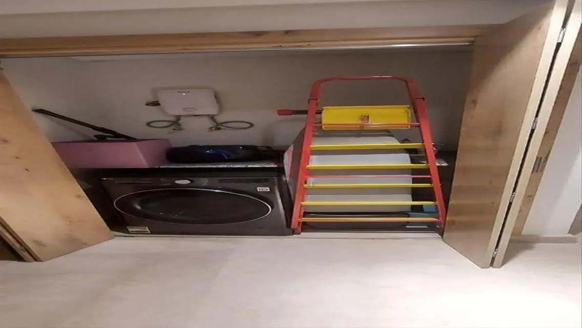 Stylish Apartment for Rent with Study Room and Balcony