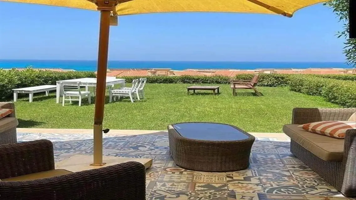 فيلا فاخرة بمساحة واسعة في موقع متميز