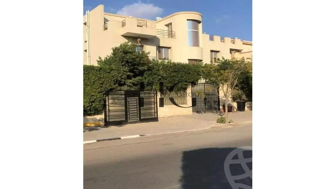 فيلا مميزة للبيع بمساحة 630 متر في قلب المدينة