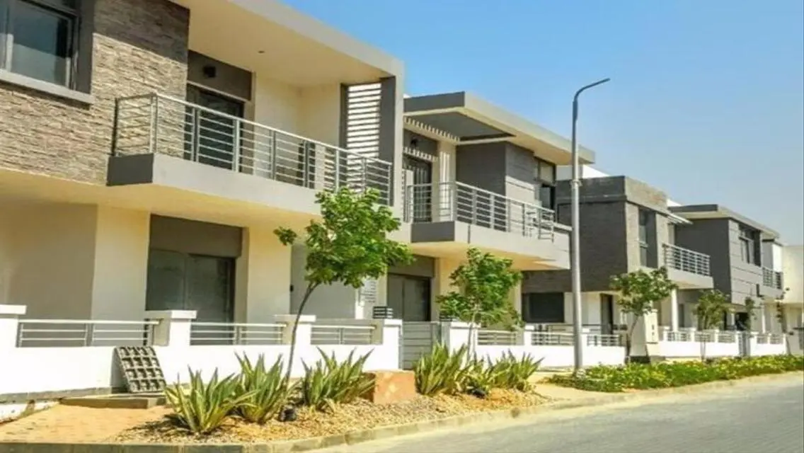 Luxurious 4-Bedroom Apartment with Great Amenities
