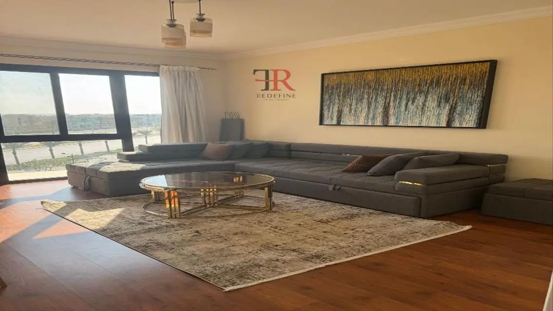 Luxury Apartment in Eastown with Modern Design