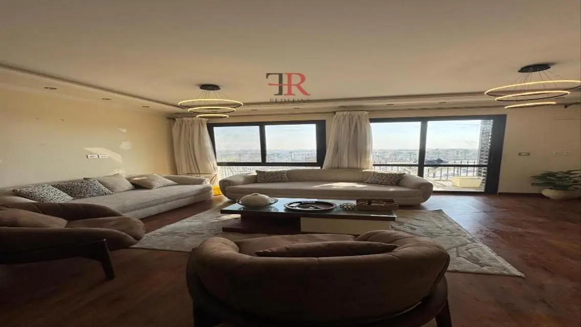 Luxury Apartment in Eastown with Modern Design