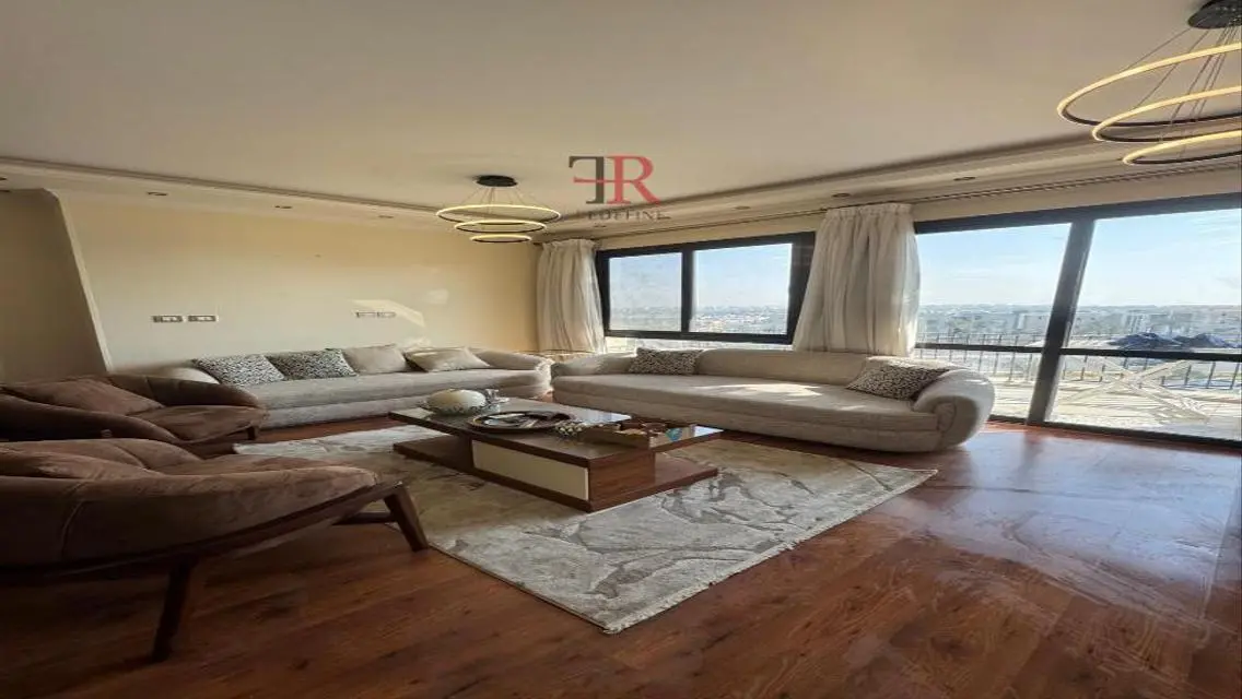Luxury Apartment in Eastown with Modern Design