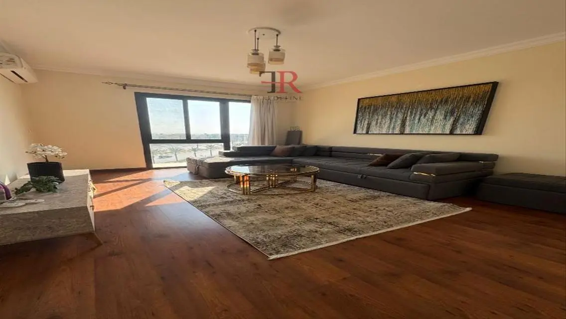 Luxury Apartment in Eastown with Modern Design