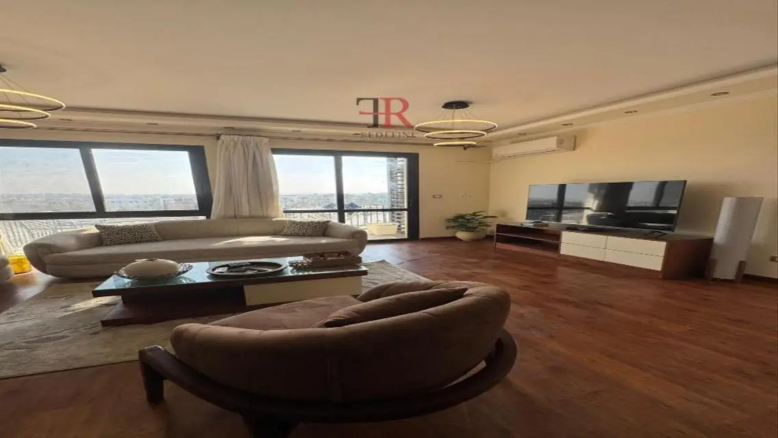 Luxury Apartment in Eastown with Modern Design