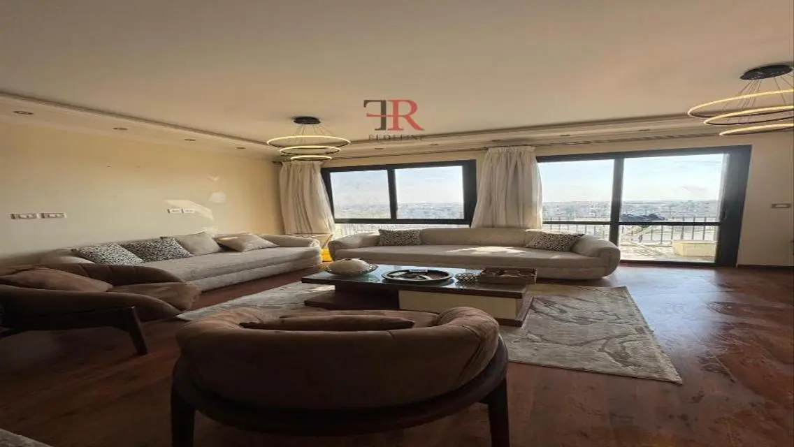 Luxury Apartment in Eastown with Modern Design