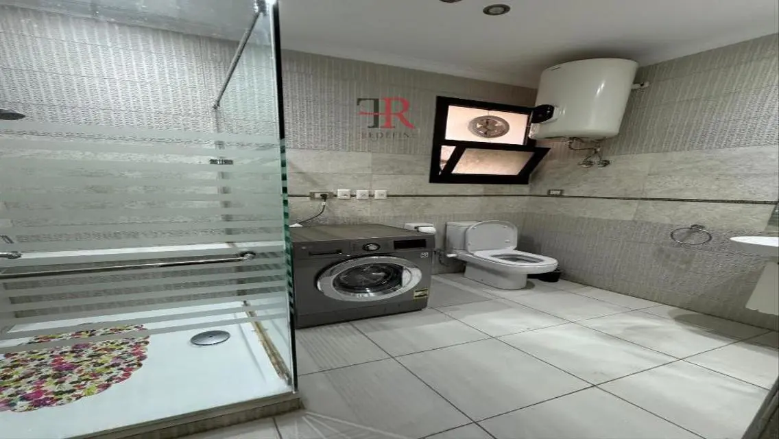 Luxury Apartment in Eastown with Modern Design