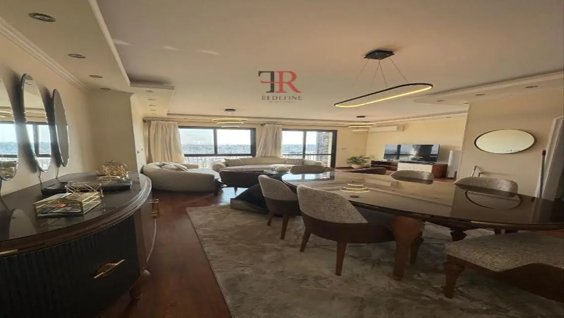 Luxury Apartment in Eastown with Modern Design