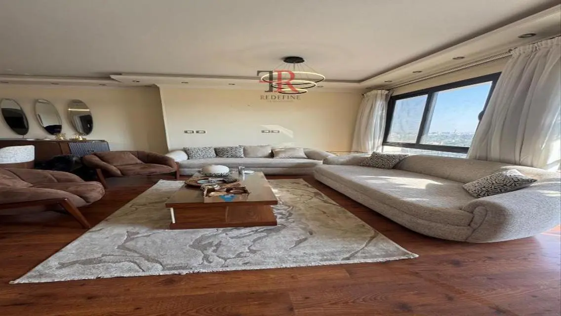Luxury Apartment in Eastown with Modern Design